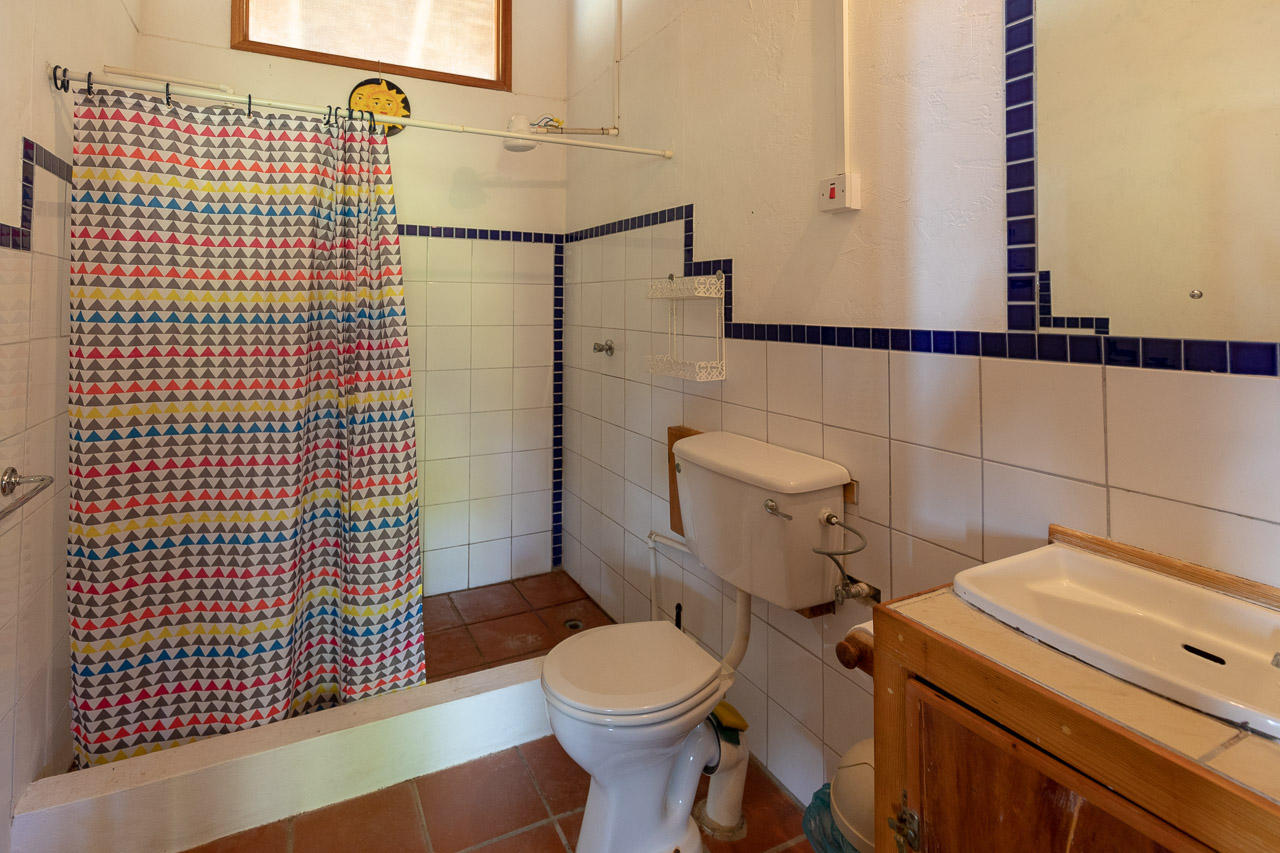 Toad Heights at Castara Villas: the bathroom
